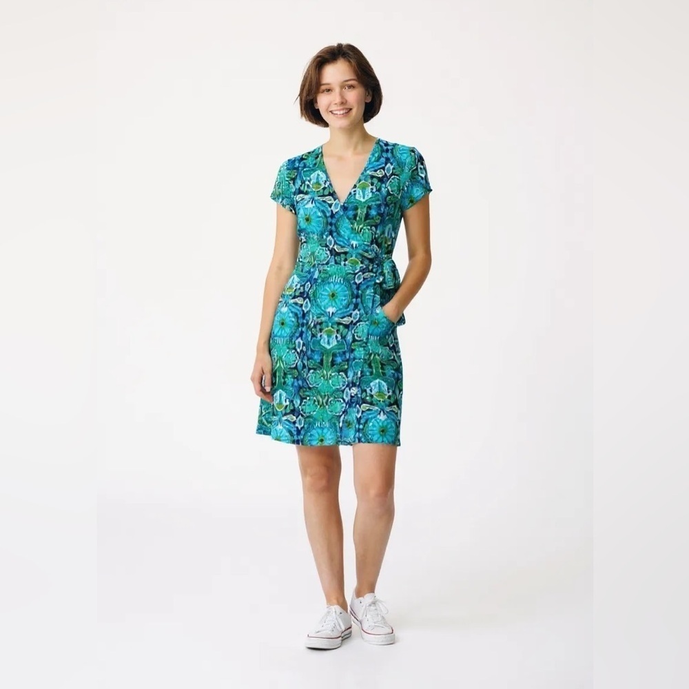 Jones New York petite lightweight, summer dress w cap sleeves